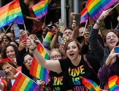 Τα νέα «ήθη» της Ελλάδας: Το ΣτΕ έκρινε συνταγματικό το σύμφωνο συμβίωσης ομοφυλοφίλων